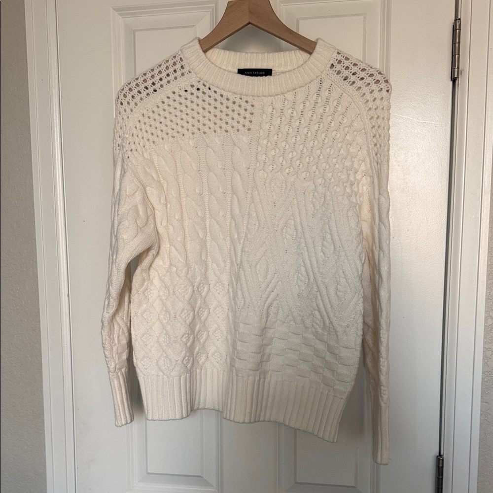 Ann Taylor Cream Cable Knit Sweater XS Cozy Chunky Textured Ivory Pullover